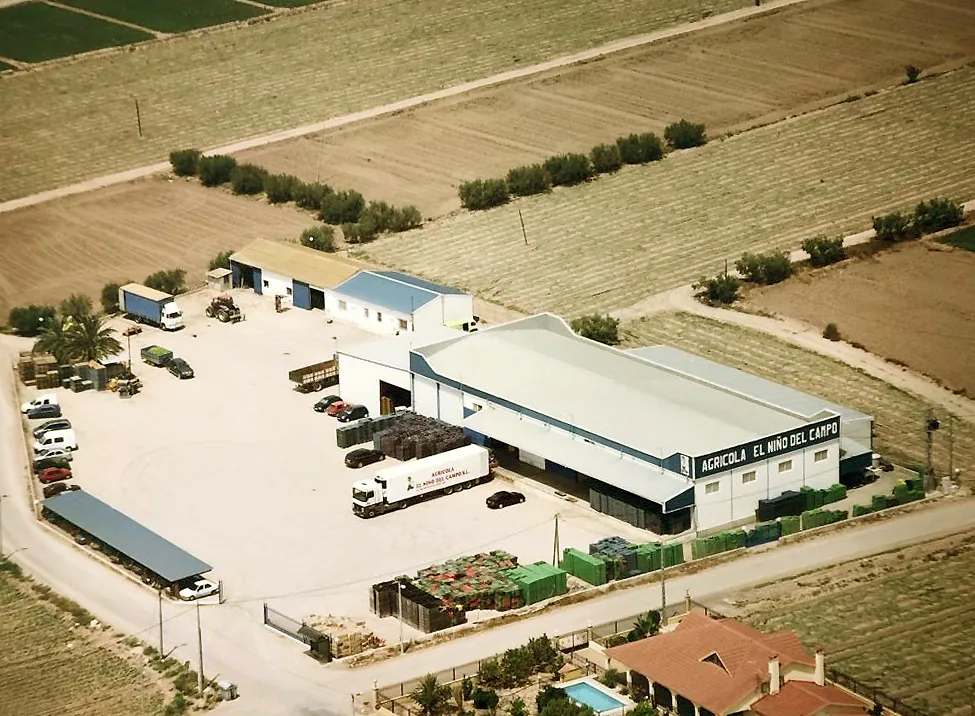 Vista aérea del almacén original de Agrícola El Niño del Campo